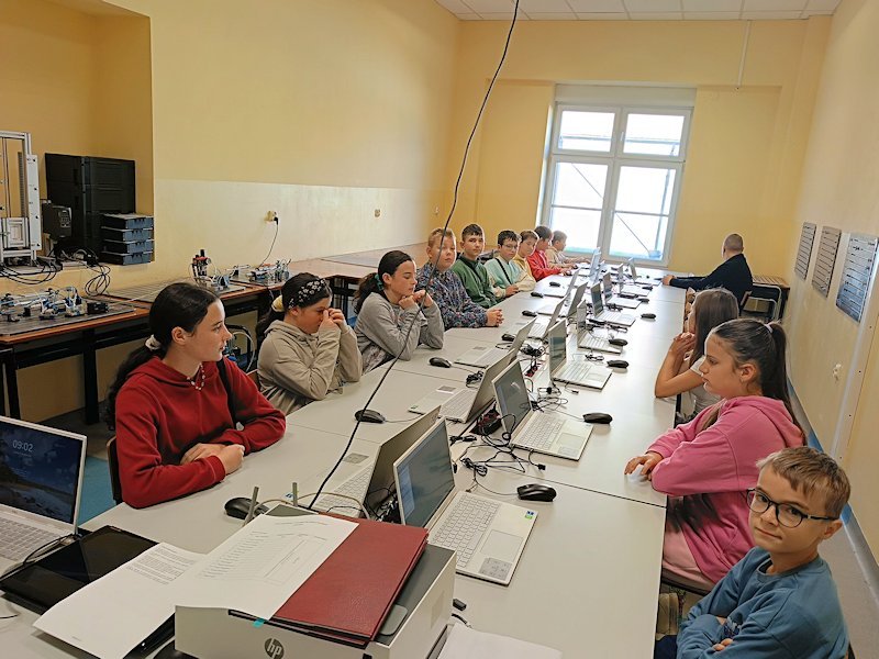 Witamy młodych naukowców w Akademii Młodego Technika